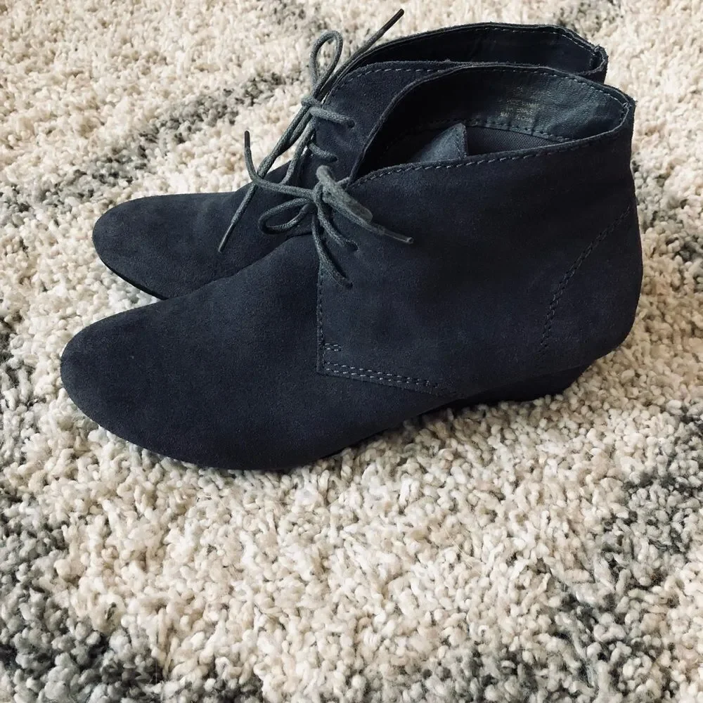 Crown Vintage Gray Suede Leather Ankle Boots 7.5